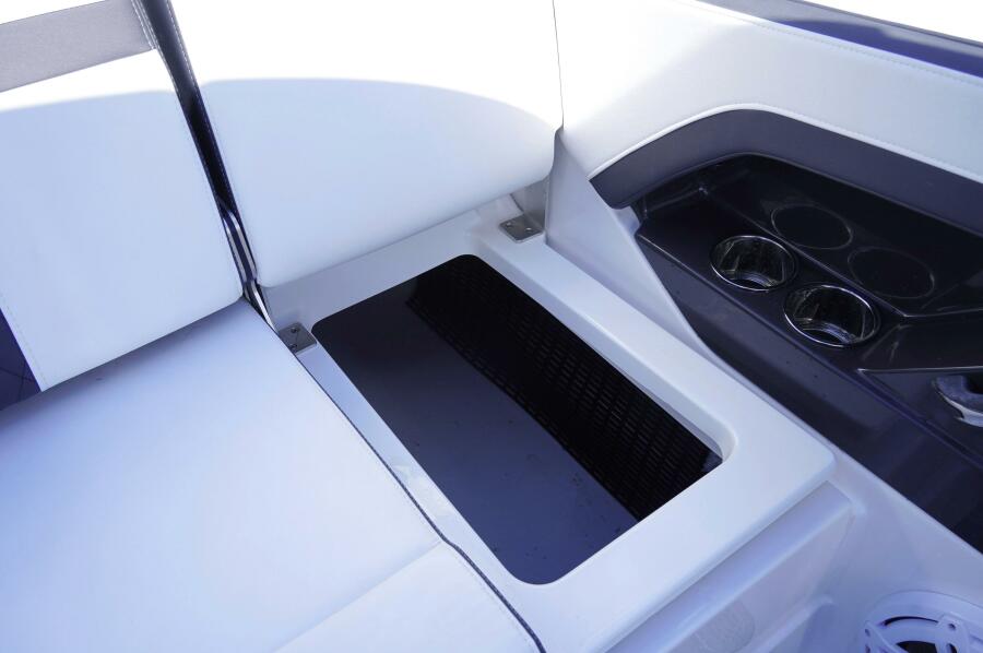 27' 2023 Monterey 275SS