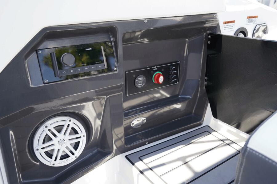 27' 2023 Monterey 275SS