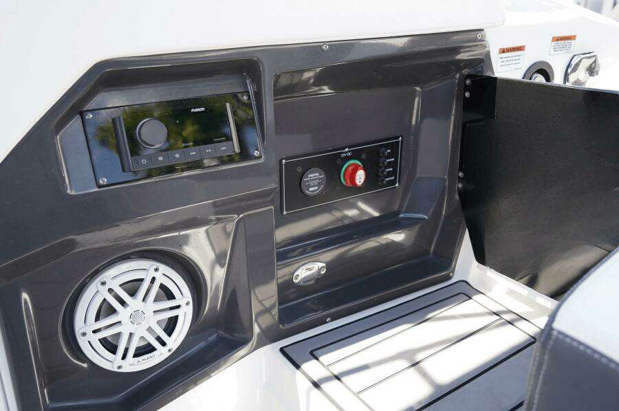 27ft Monterey Yacht For Sale