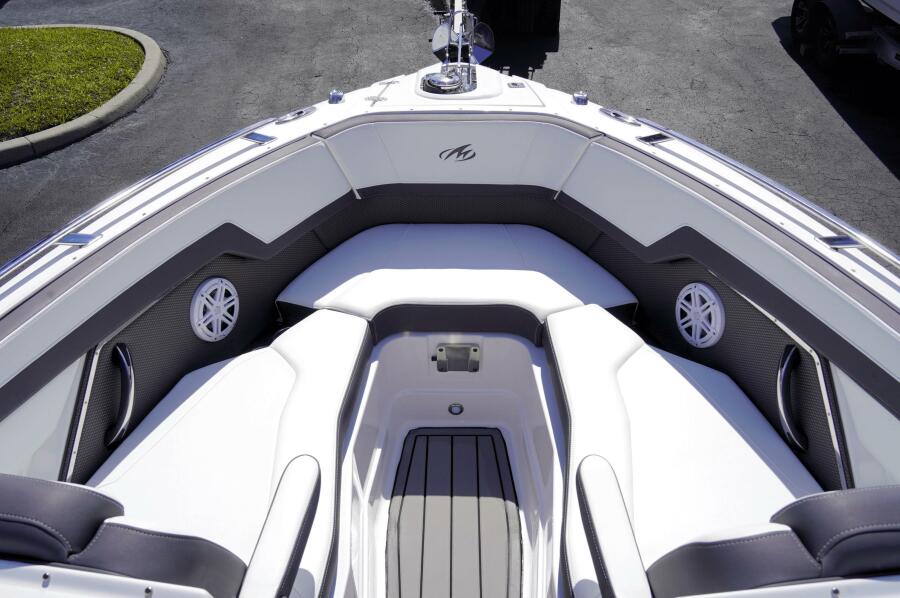 27' 2023 Monterey 275SS