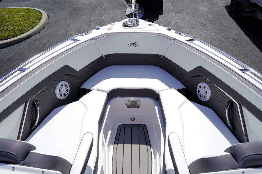 27ft Monterey Yacht For Sale