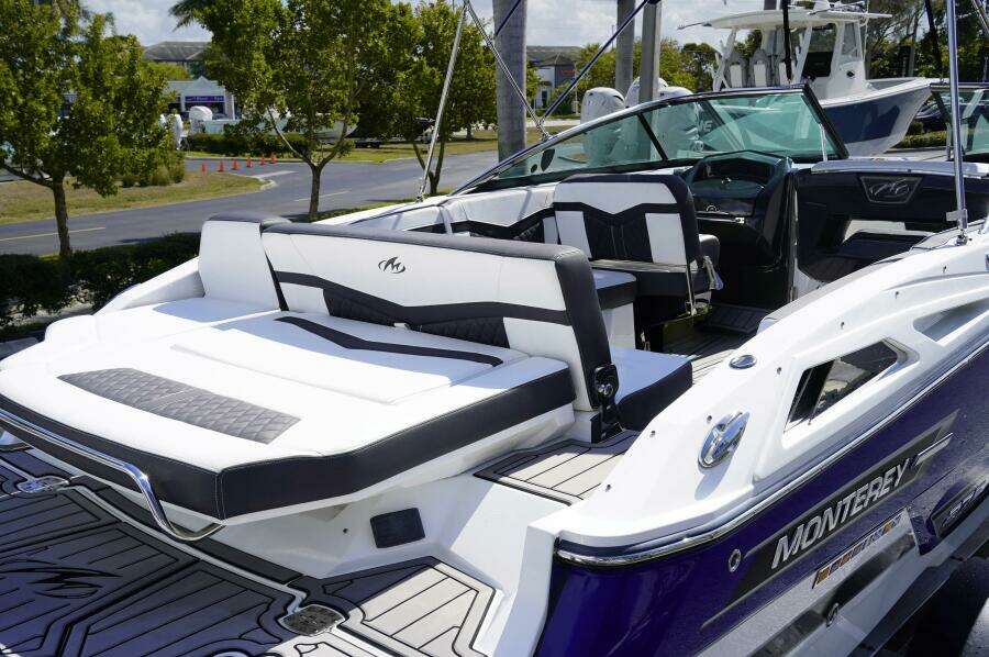 27ft Monterey Yacht For Sale