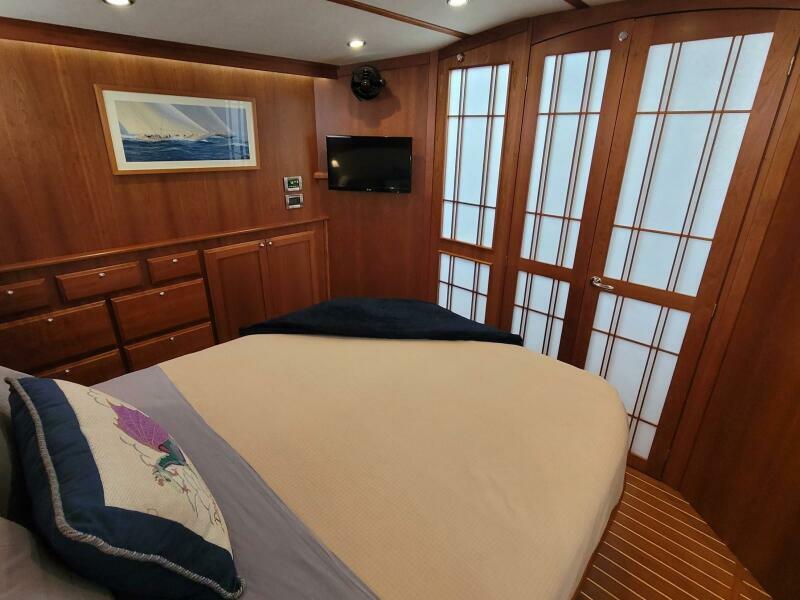 48' 2014 Sabre 48 Salon Express
