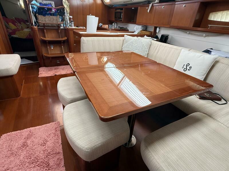 49' 2007 Beneteau 49