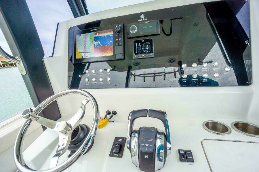 28ft Aquila Yacht For Sale