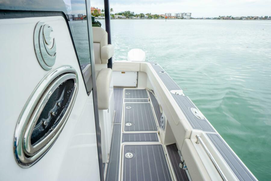 28' 2022 Aquila 28 Molokai