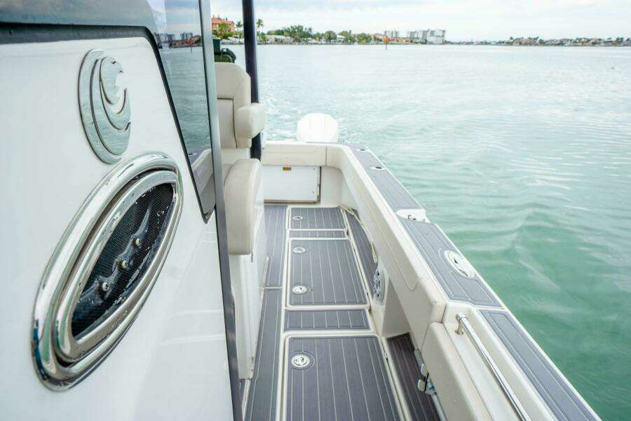 28ft Aquila Yacht For Sale