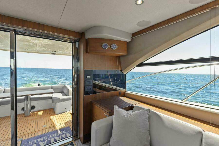 60' 2016 Princess 60 Flybridge