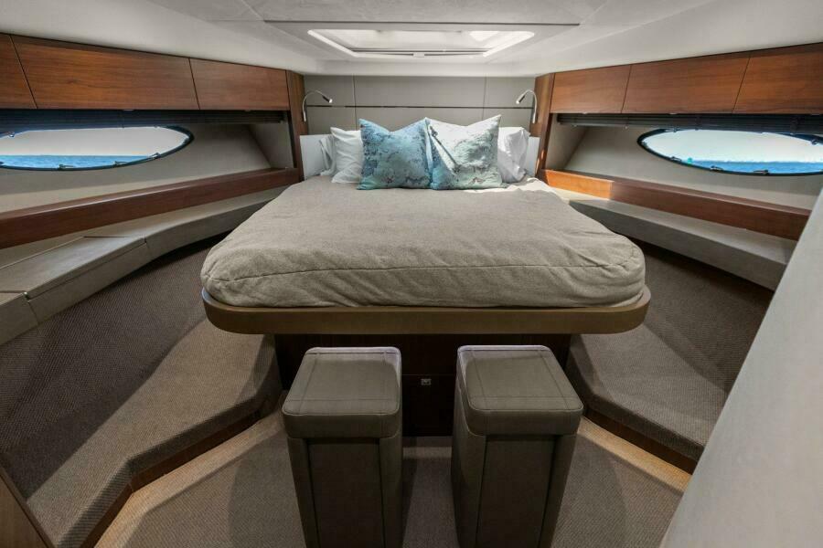 60' 2016 Princess 60 Flybridge