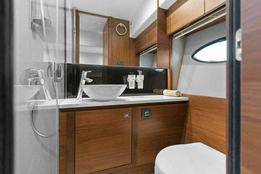 60' 2016 Princess 60 Flybridge