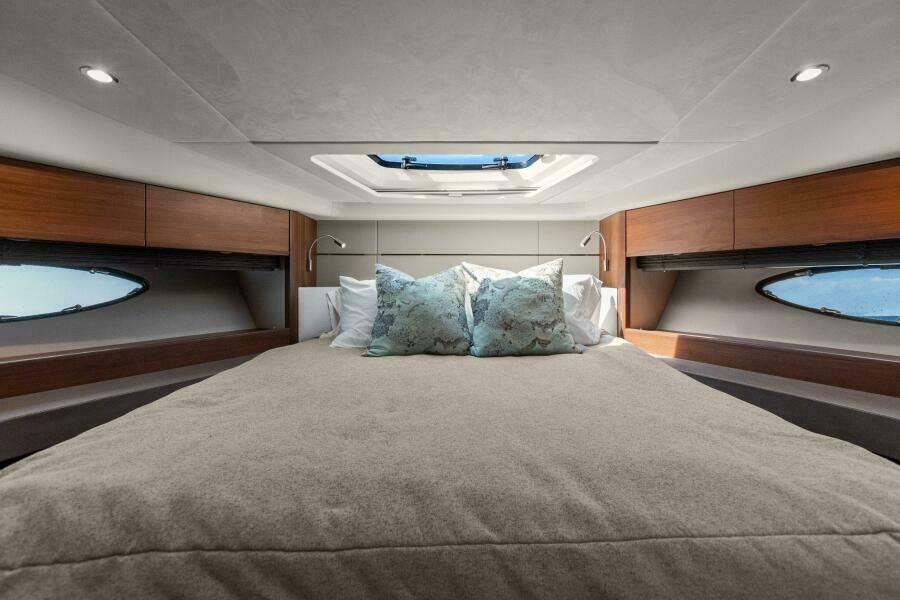 60' 2016 Princess 60 Flybridge