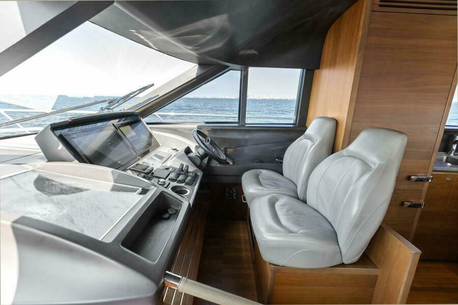 60' 2016 Princess 60 Flybridge