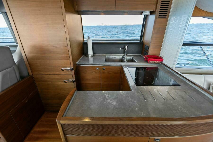 60' 2016 Princess 60 Flybridge