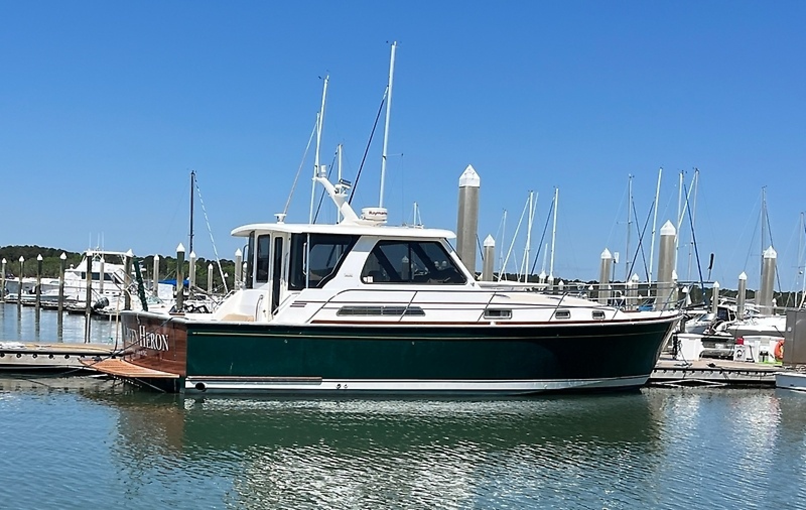 42' 2004 Sabre 42 Express