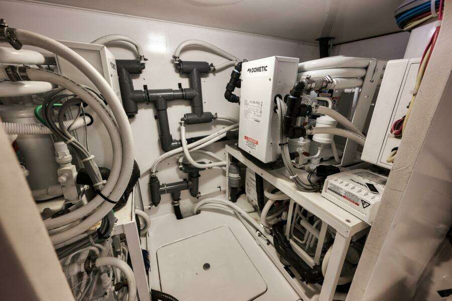 Viking 60 Bottom Line - Engine Room