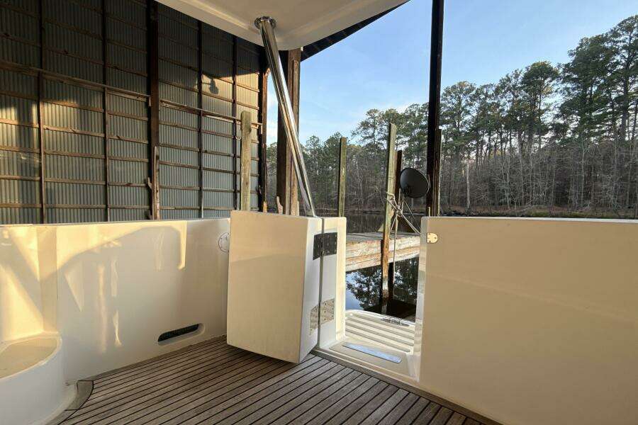 Walkthrough Transom Door