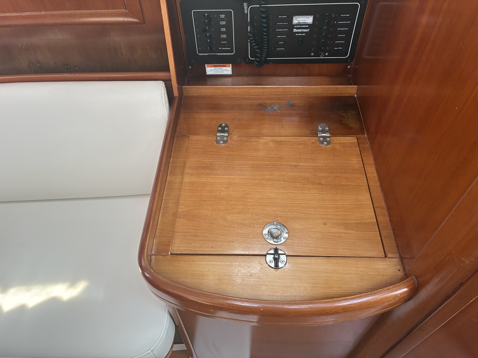 2003 Beneteau Oceanis 311 - Nav Station