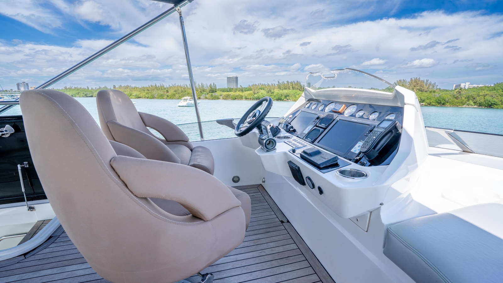 68' 2014 Sunseeker 68' Sport Yacht