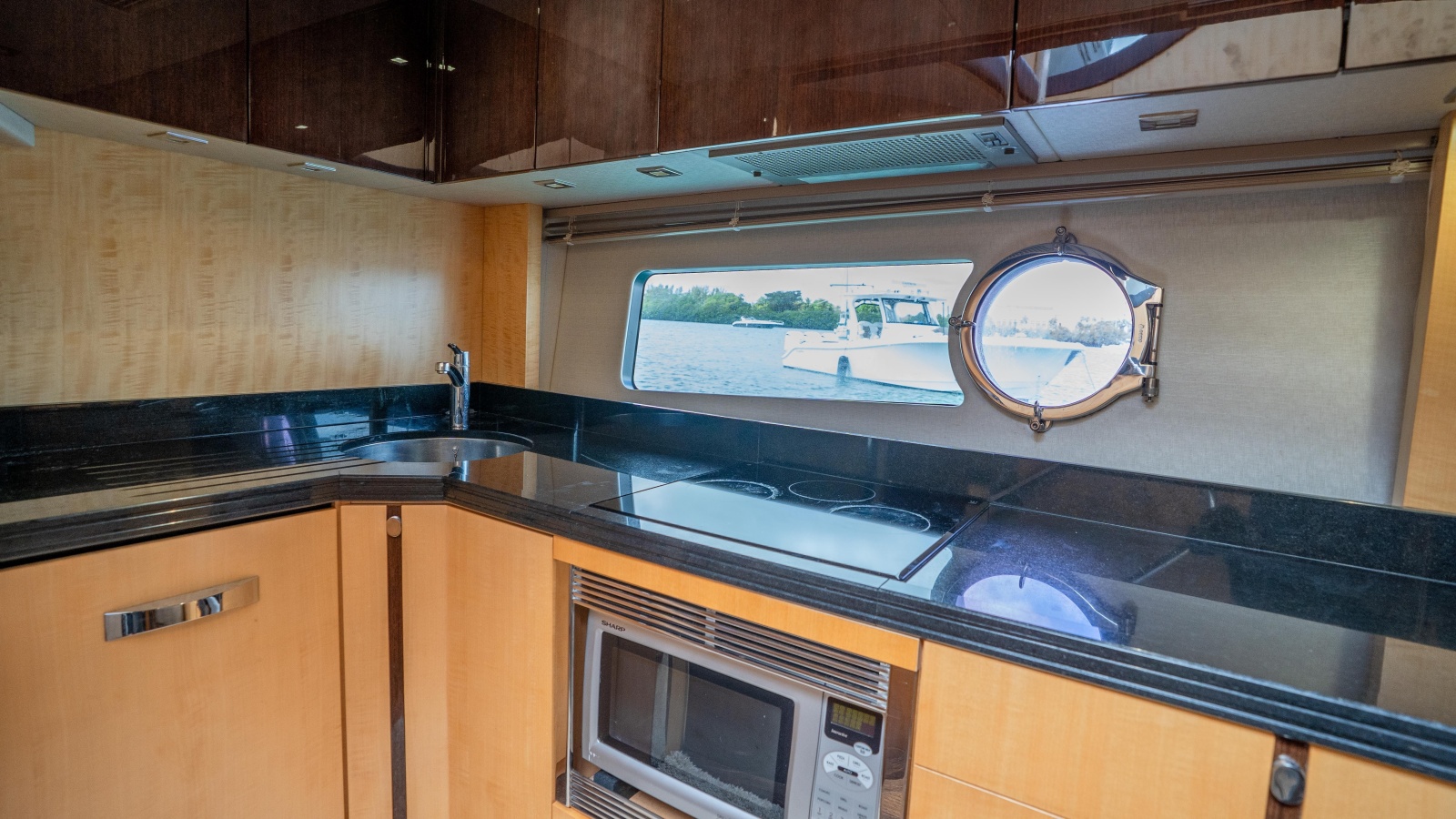 68' 2014 Sunseeker 68' Sport Yacht