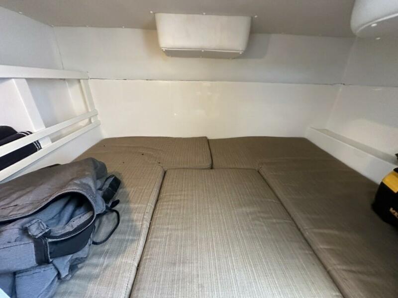 32' 2001 Stamas 310 Express