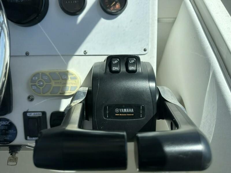 32' 2001 Stamas 310 Express