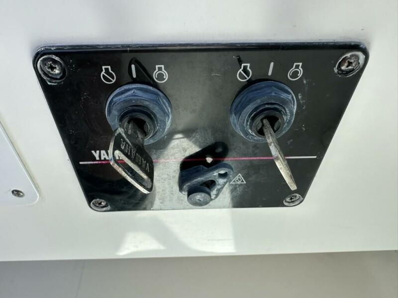 32' 2001 Stamas 310 Express