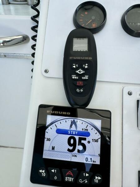 32' 2001 Stamas 310 Express