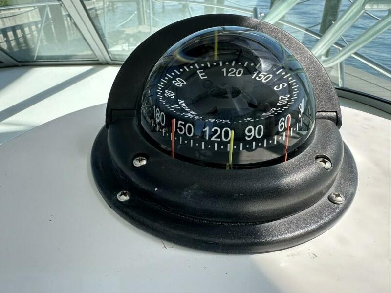 32' 2001 Stamas 310 Express