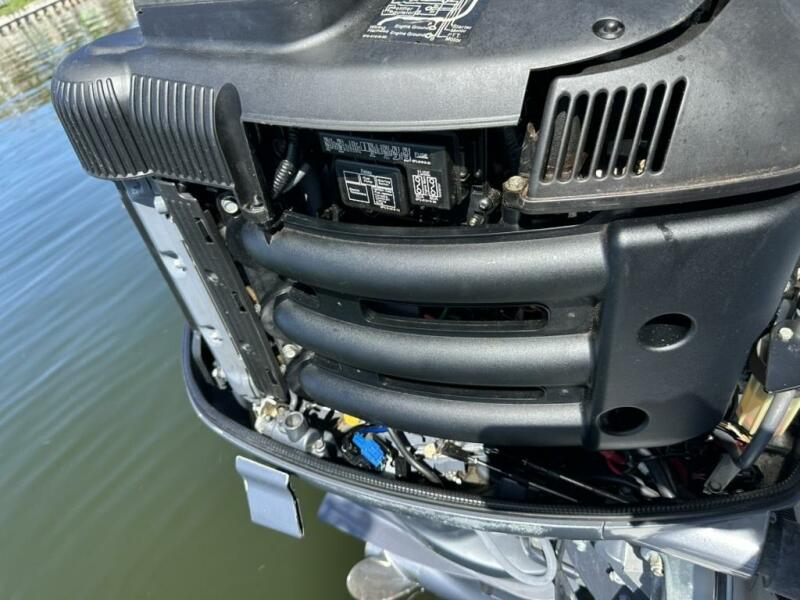 32' 2001 Stamas 310 Express