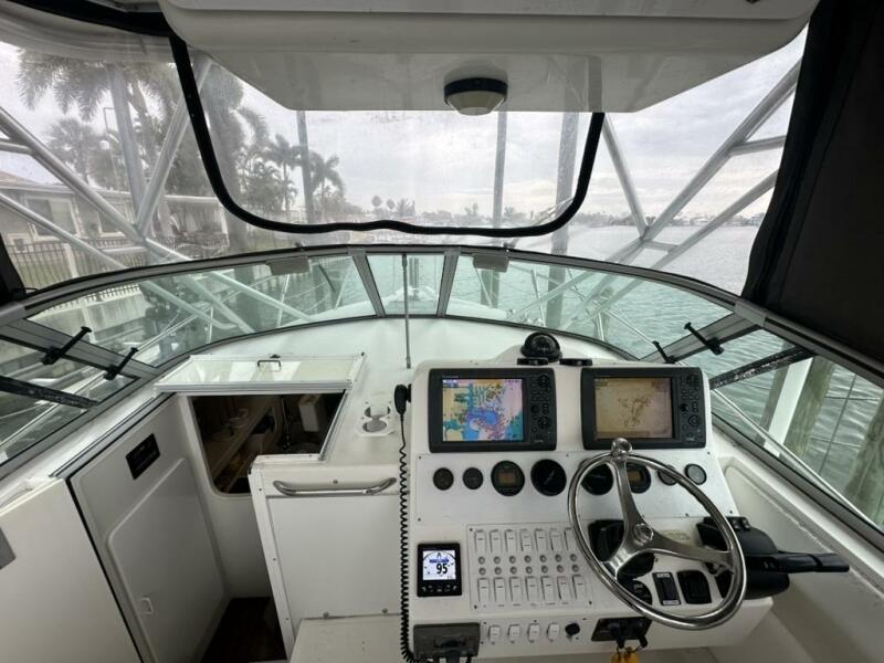 32' 2001 Stamas 310 Express