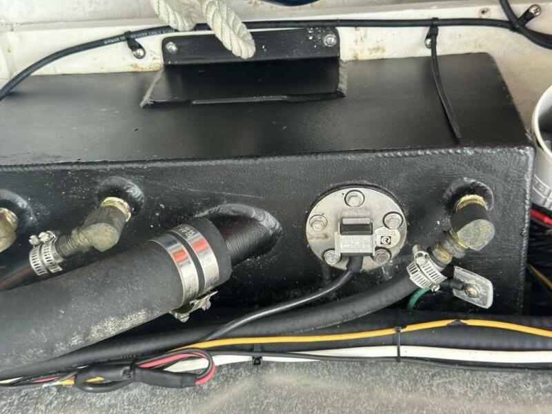 32' 2001 Stamas 310 Express