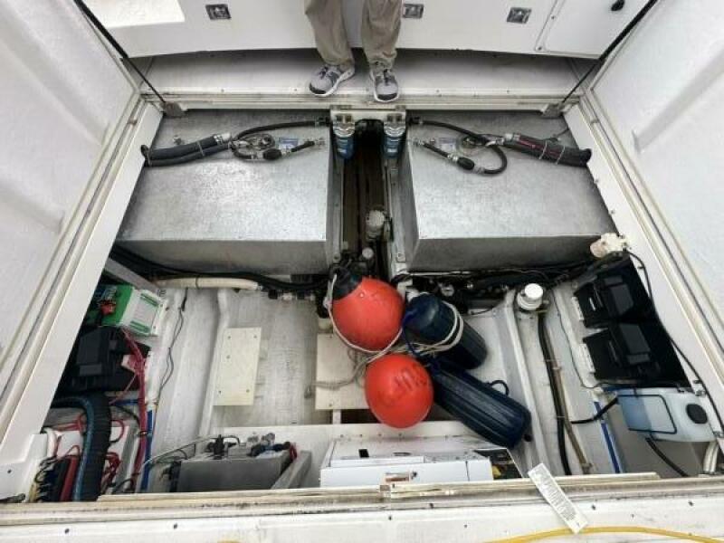 32' 2001 Stamas 310 Express