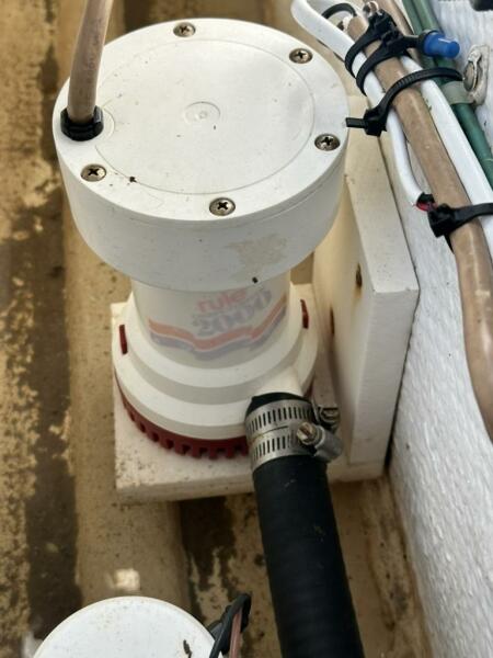 32' 2001 Stamas 310 Express