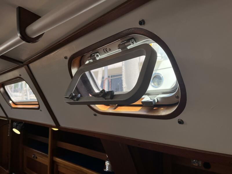 43' 2010 Lavranos 43