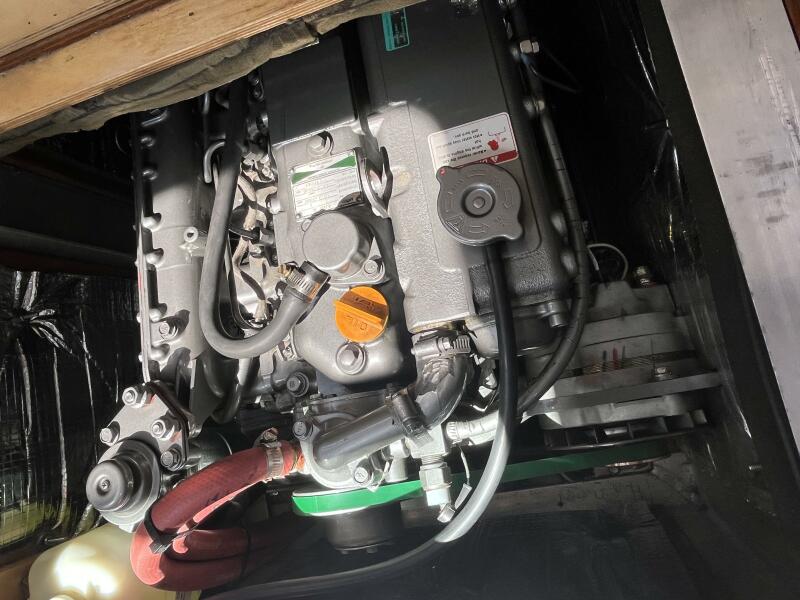 43' 2010 Lavranos 43