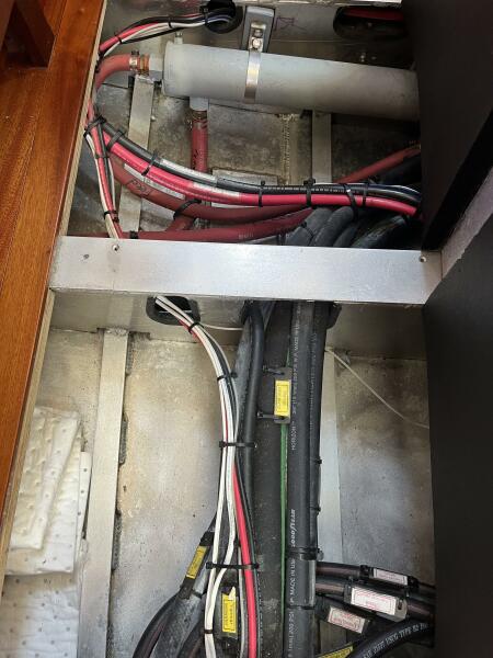 43' 2010 Lavranos 43