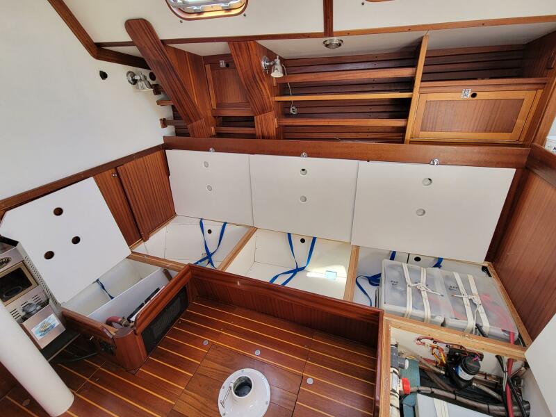 43' 2010 Lavranos 43