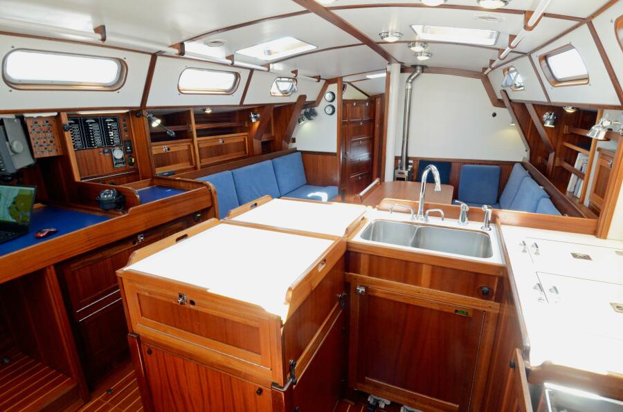 43' 2010 Lavranos 43