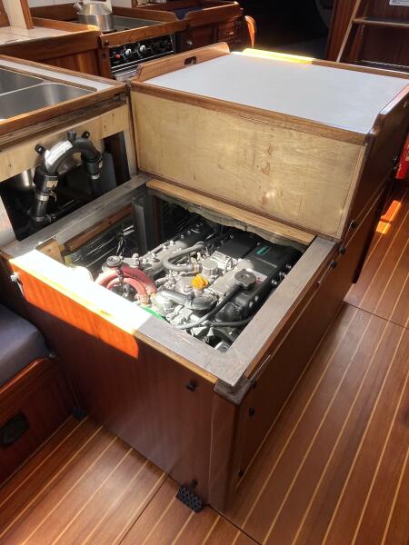 43' 2010 Lavranos 43