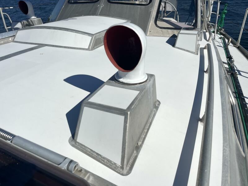 43' 2010 Lavranos 43