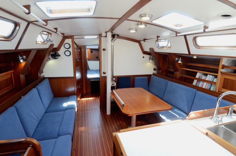 43' 2010 Lavranos 43