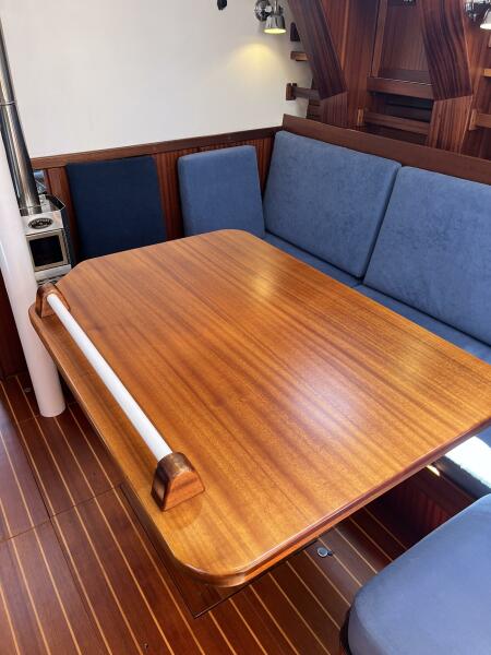 43' 2010 Lavranos 43