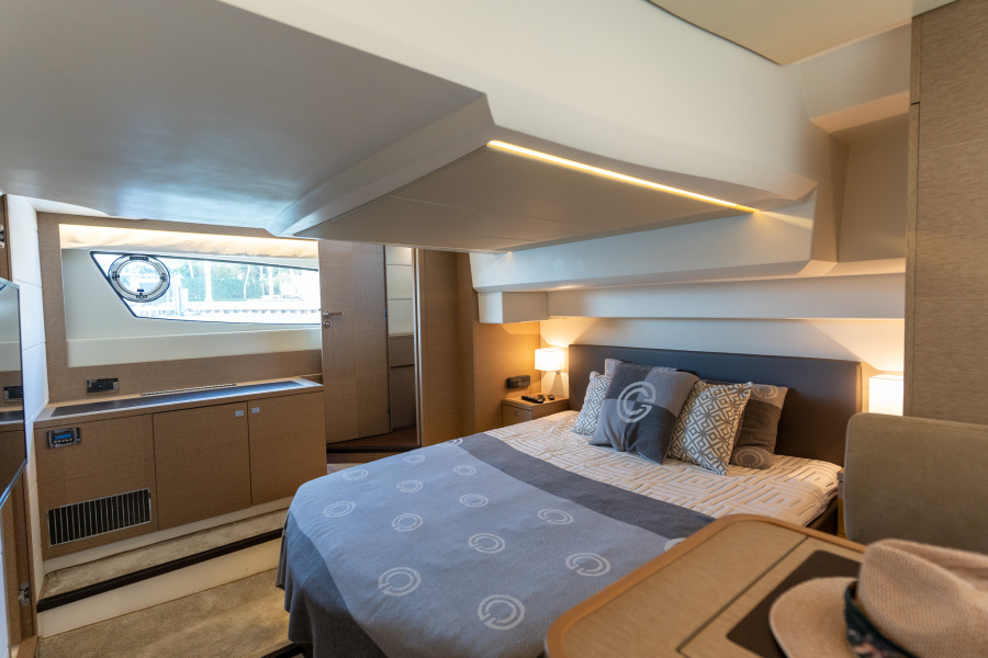 50' 2017 Prestige 50 FLY