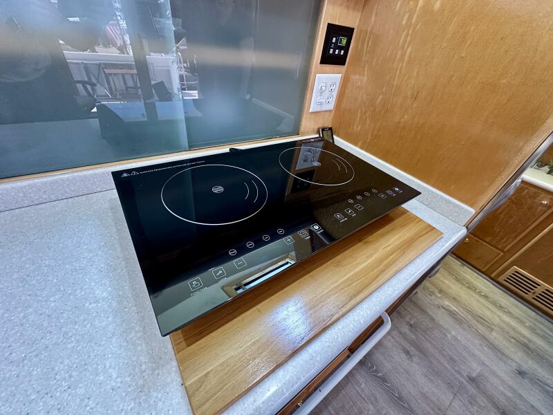 49' 2000 Navigator 4600 Classic