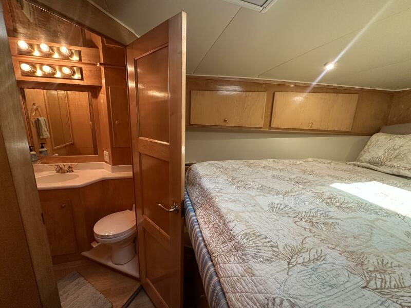 49' 2000 Navigator 4600 Classic