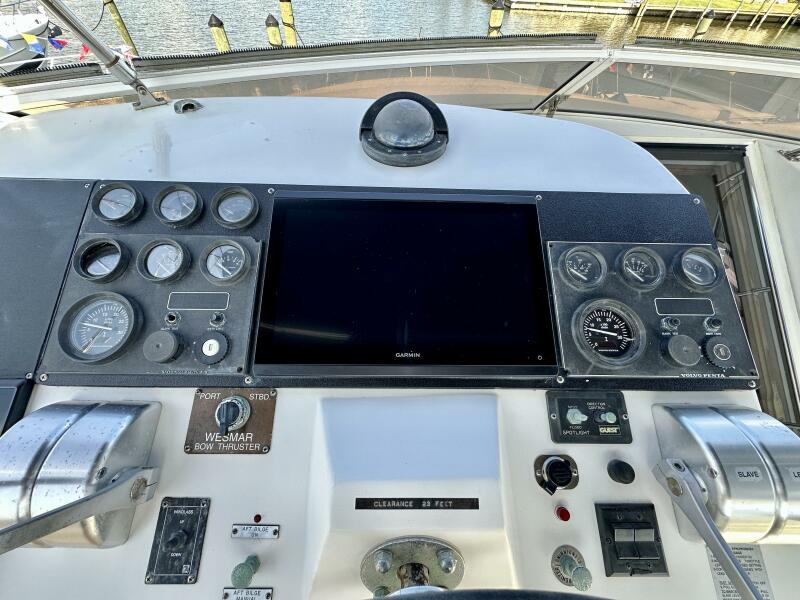 49' 2000 Navigator 4600 Classic