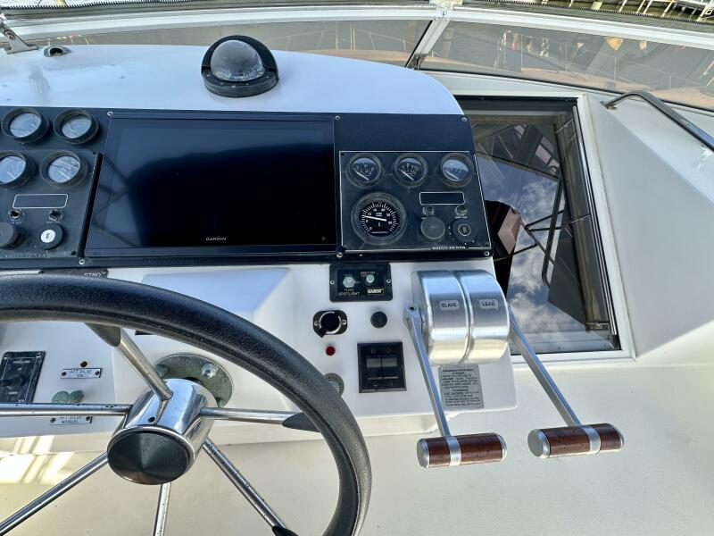49' 2000 Navigator 4600 Classic