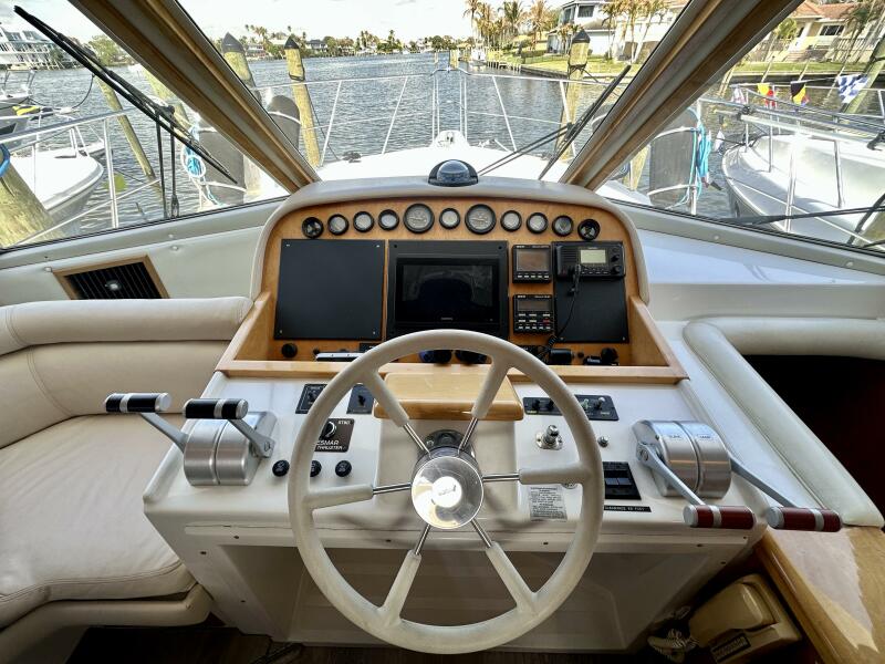 49' 2000 Navigator 4600 Classic