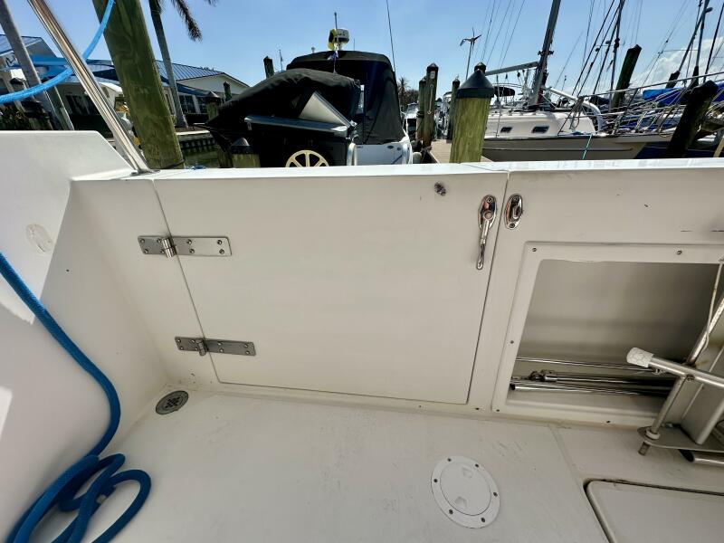 49' 2000 Navigator 4600 Classic