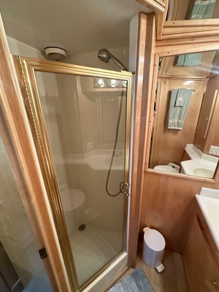 49' 2000 Navigator 4600 Classic